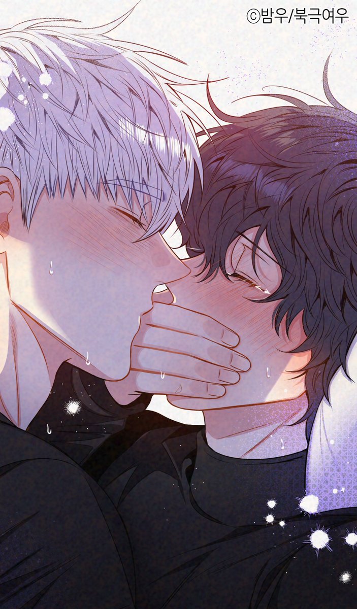 <겨울 지나 벚꽃> 완전판 146화, 개정판 휴재 🅄🄿 🌸

"한 글자만 들었는데 왜 설레지."

이상한 기류가 흐르던 둘 사이,
해봄이 입에서 흘러나온 키로 시작하는 말
하나로 분위기가 반전된다.

🟦리디 완전판 buly.kr/6tdZ9l8
🟦리디 개정판 buly.kr/NlYNMq