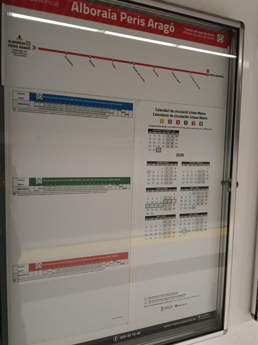 elpapademaria's tweet image. Hoy jueves, el transporte público de @metrovalencia en huelga. Algo ya normal, tanto para los usuarios como para ellos pero no ponen el horario en las estaciones. Tal vez es para no parecer un arco iris. #strike #huelga #Valencia