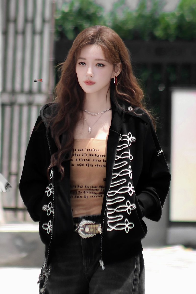 xiaoxiaomiii_'s tweet photo. More pictures of #ChengXiao filming 少年无尽夏

#程潇 
#성소 
©️🧣 https://t.co/uDT0c2ygSA