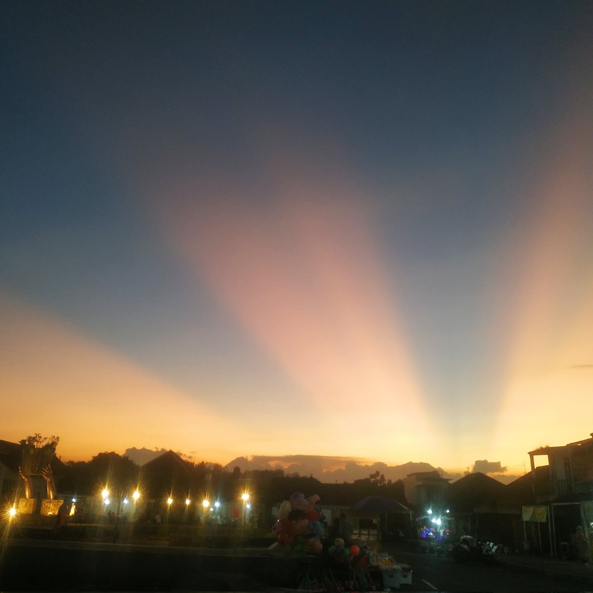 Lentera Senja tweet media