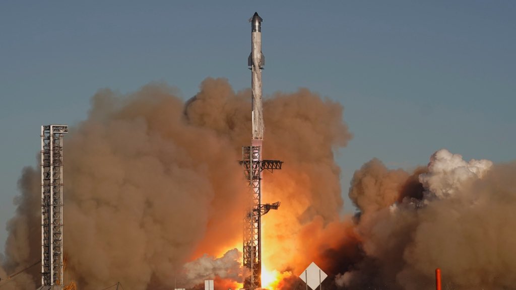 PuppiesWillWin9's tweet photo. @elonmusk @SpaceX 🚀 A fireball of glory! Hats off to the Falcon team—engineering meets artistry, and the sky is no longer the limit. History in the making! 👏 #SpaceX #FalconRocket https://t.co/9GRsxT5UBq