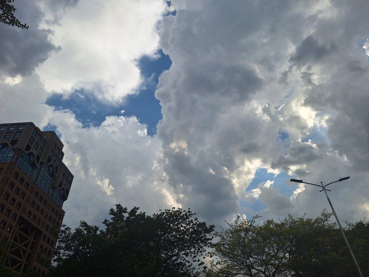 theiqramushtaq's tweet image. Way to Home media #dump🌫🌬❤️‍🩹 
Drove with this view🥹🥹

Non-Islamabadians, sorry😐
#noFilter 📸