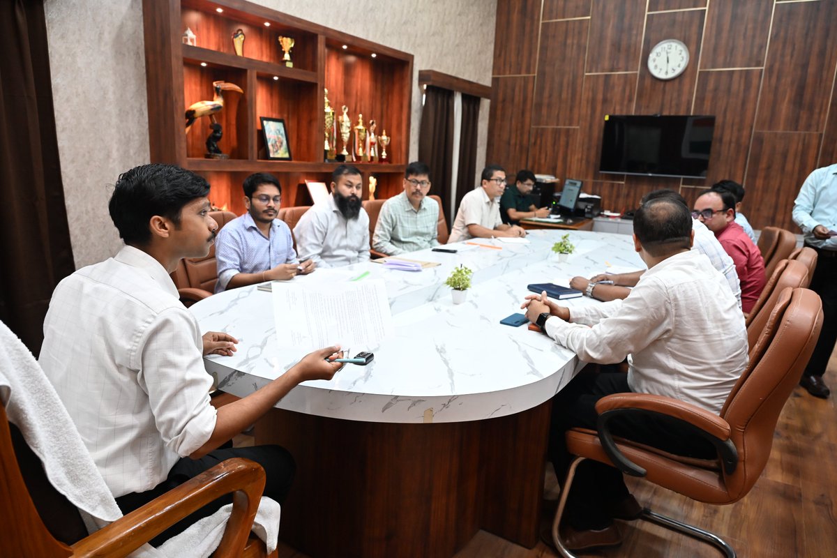 DCKarbiAnglong's tweet photo. DC, Karbi Anglong, Shri Aranyak Saikia, IAS, chaired the monthly review meeting on revenue collection, assessing the performance of Excise, Taxes, Transport, and Treasury departments. The meeting focused on progress, identifying gaps, and measures to enhance revenue generation. https://t.co/vGXU79SJVn