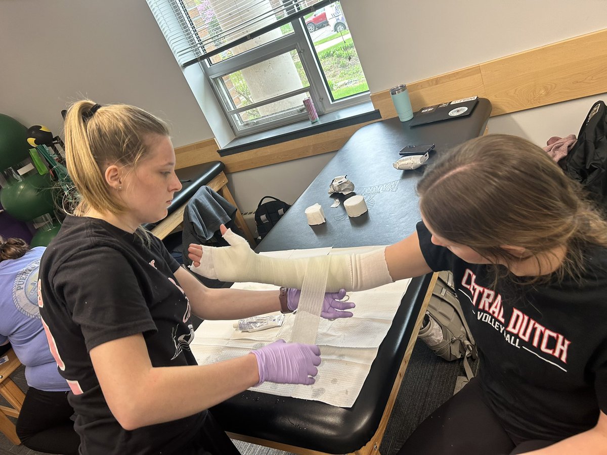 WSU_ATProgram's tweet image. Casting lab with the 1st year MSAT students! 

#handsonlearning #FutureHealthcareProfessionals
@winonastateu