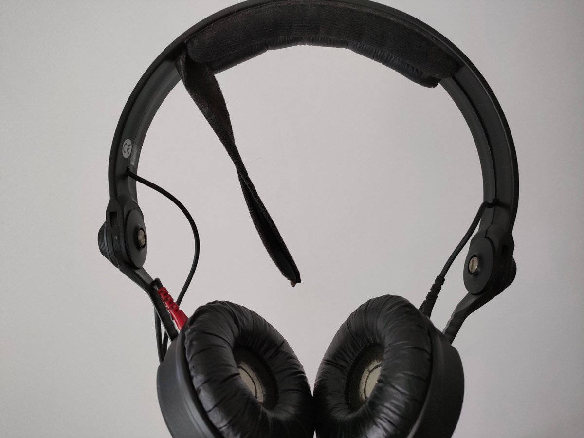 KlooskyMusic's tweet photo. Headphones always end up like this https://t.co/fTEm35bxwv