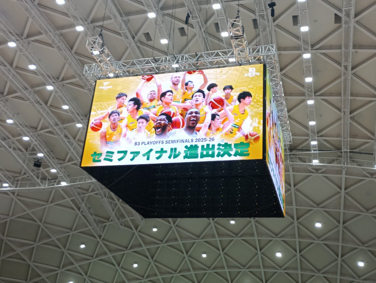 τ（タウ） tweet media