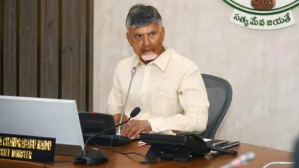 SingamYell21994's tweet image. yellowsingam.com/news/amaravati…

రాజకీయ పరిణామాలు, డీజిల్–పెట్రోల్ కొరత, సోషల్ మీడియా ప్రచారం, టెన్త్ ఫలితాలపై సీఎం చంద్రబాబు మంత్రులతో సమీక్ష నిర్వహించారు. పీఎం సూర్యఘర్‌, పీఎం కుసుమ్‌ పథకాలపై దృష్టి పెట్టాలని ఆదేశించారు.

#Chandrababu #APPolitics #ReviewMeeting #AndhraPradesh