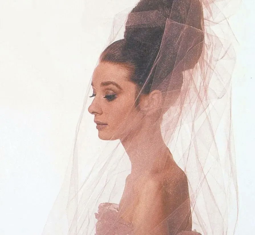 Audrey Hepburn tweet media