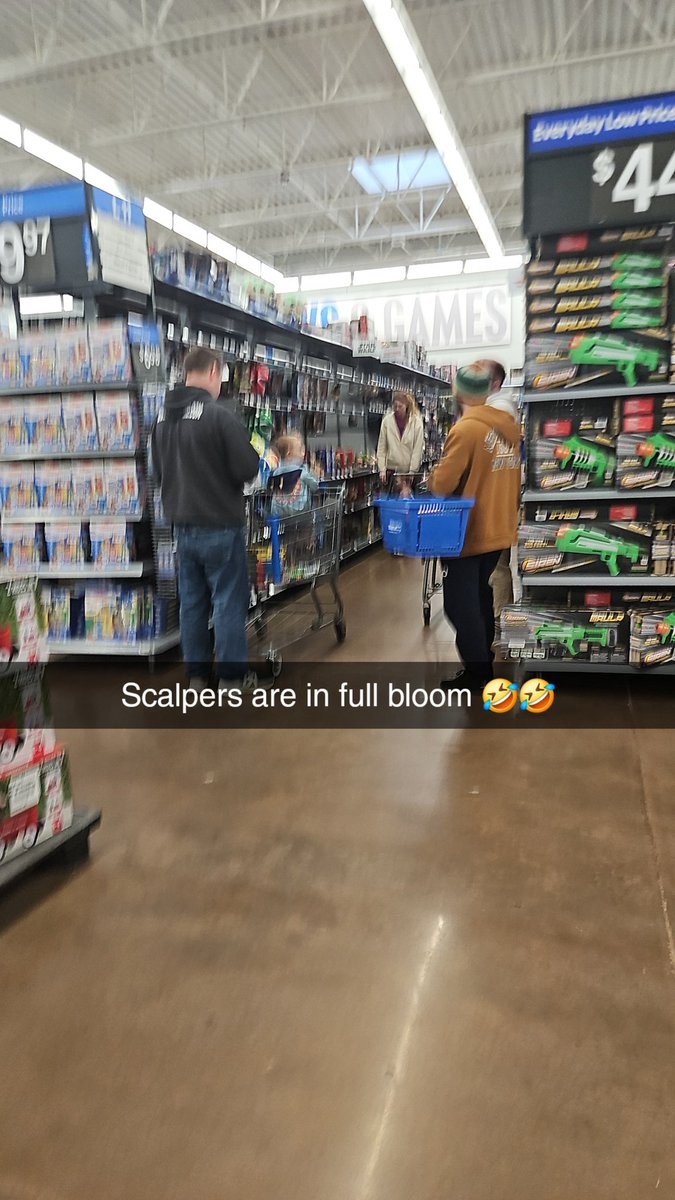 MAngemon24's tweet photo. Scalpers in their natural habitat 🤣🤣 https://t.co/UNPp1j6adk