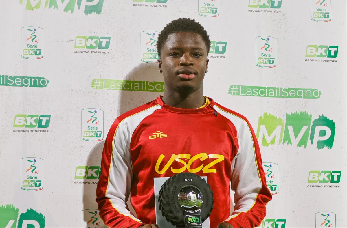 C'est bien beau tous les noms qui sortent au milieu mais j'espère vraiment que Christian Comotto aura sa place dans la rotation la saison prochaine.

Il ne faut également pas oublier qu'on a bouclé Alphadjo Cissé qui peut jouer au milieu.