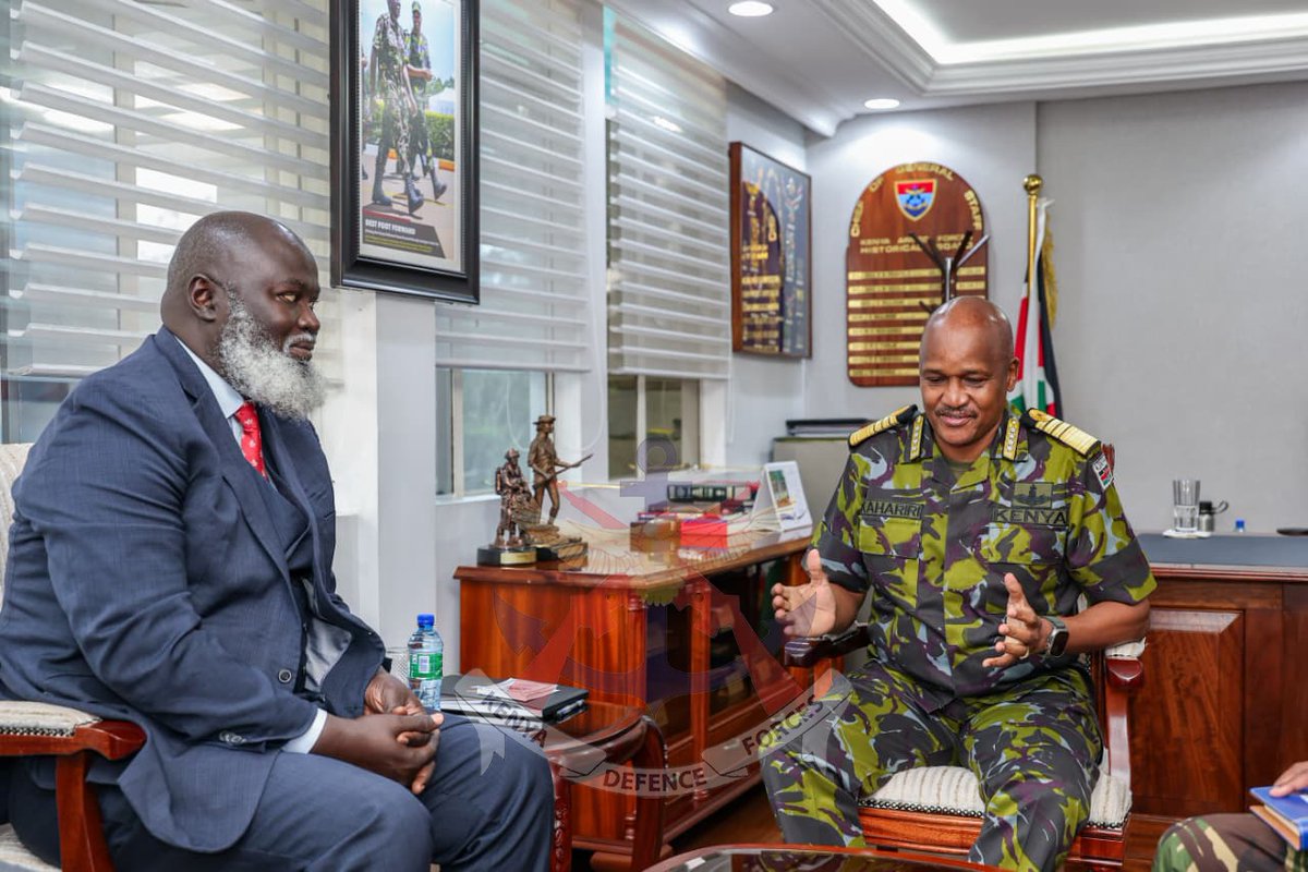 aussom_'s tweet image. Wakiilka Gaarka ah ee Midowga Afrika ahna Madaxa AUSSOM, Danjire El Hadji Ibrahima Diene ayaa 29-kii Abriil 2026 #Nairobi, #Kenya ku booqday Taliyaha Ciidanka Difaaca Kenya, Jeneraal Charles M. Kahariri.

Wada-hadallada ayaa diiradda saaray hirgelinta waajibaadka AUSSOM,