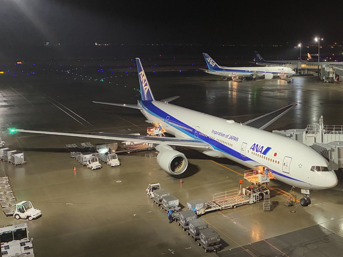 アース✈ tweet media
