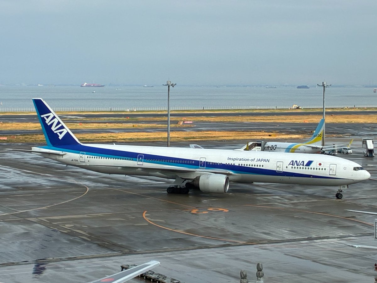 アース✈ tweet media