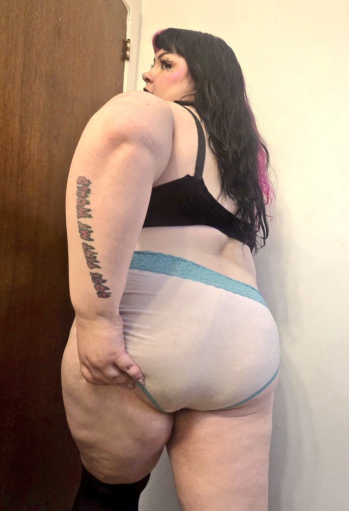 😋MS HAILEE MILF😋 tweet media