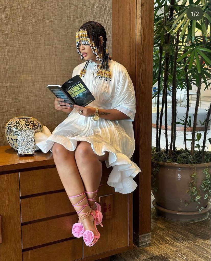 IamMzilikazi's tweet image. READERS’ CORNER: One good things about books, once you start reading them, you’ll never be the same again. #ReadWrite 30 part 3