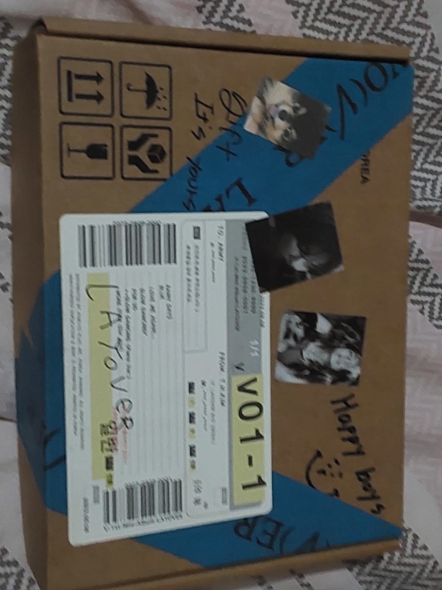 Vendo álbum layover  versão azul 

• n acompanha photocard 
• 100 + frete 
• Envio por superfrete 
• Envio em até 2 semanas 
• tenho feedbacks
• Mando foto e video na dm
• preferência pra pagamento imediato 
• conservado 

Vendo venda bts V layover