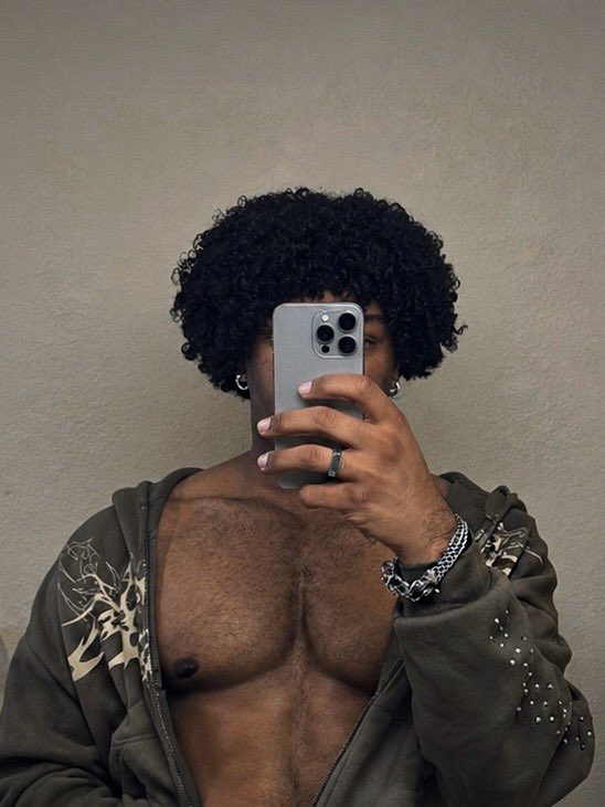 H o w l ü r tweet media