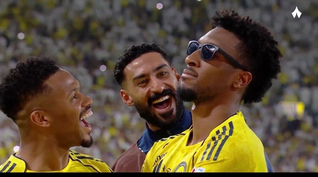 AntsarThman's tweet photo. @3m__s @Merihdemiral اجمل ضحكه 😂😂😂😂 https://t.co/PhYmI4cxNq