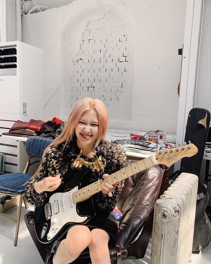 Mygoldenrosievn's tweet photo. Rosie with guitar https://t.co/32QnUrOebT