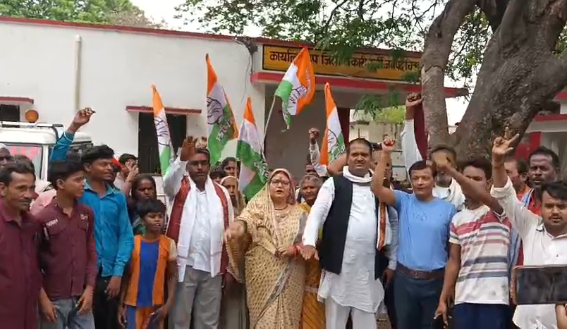चित्रकूट: स्मार्ट मीटर के विरोध कांग्रेस का प्रदर्शन

➡️जिला अध्यक्ष के नेतृत्व में निकाला जुलूस
➡️उप जिलाधिकारी कर्वी को सौंपा ज्ञापन
➡️स्मार्ट मीटर हटाने की कांग्रेस की मांग
➡️सरकार स्मार्ट मीटर पर लगा चुकी है रोक
➡️रोक के बावजूद लगातार जारी है विरोध
 
#Chitrakoot