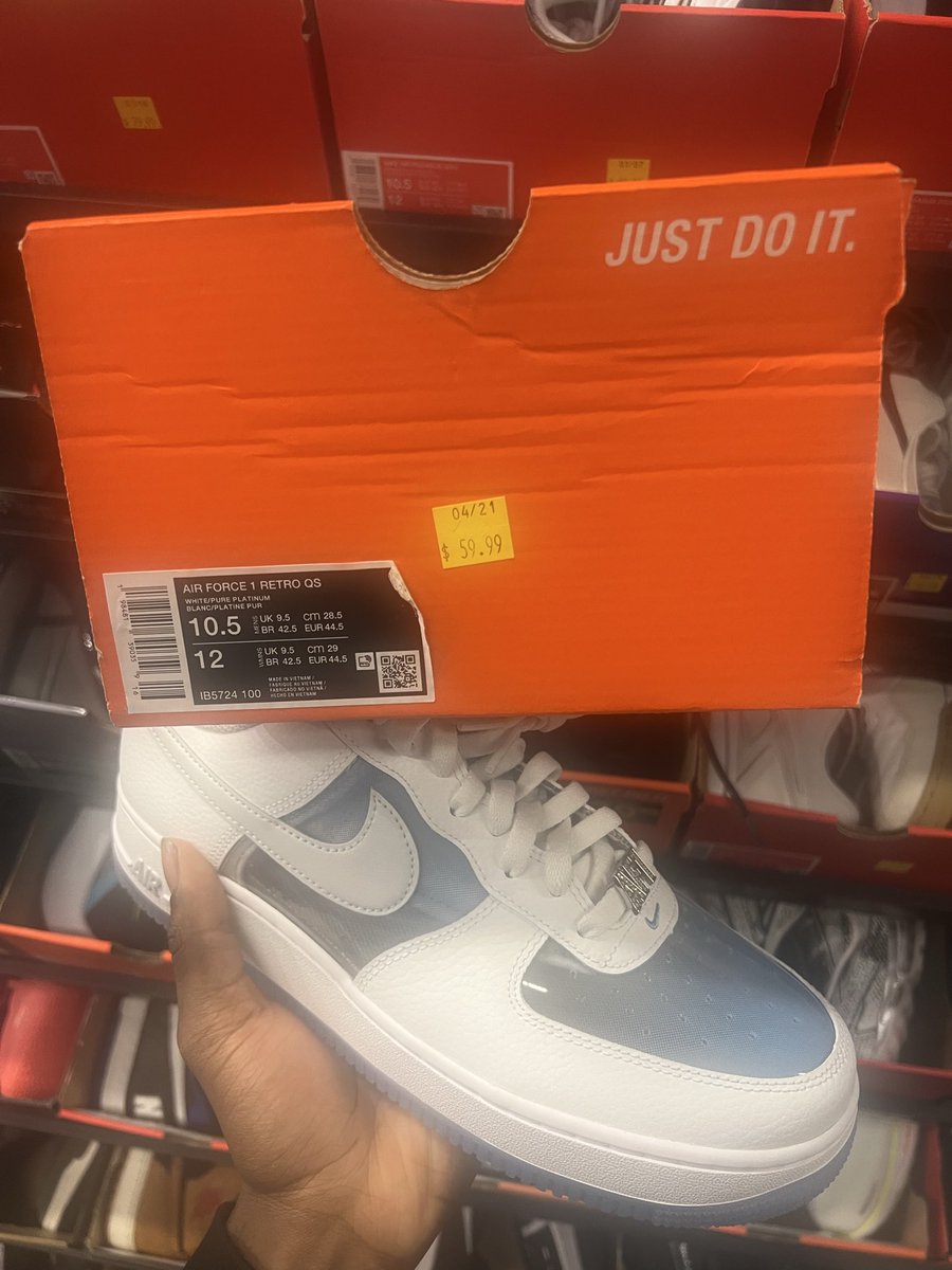 2realvon's tweet photo. @nicekicks @nicedrops @Nike $60 at outlet lol https://t.co/4gQqXKnHqt