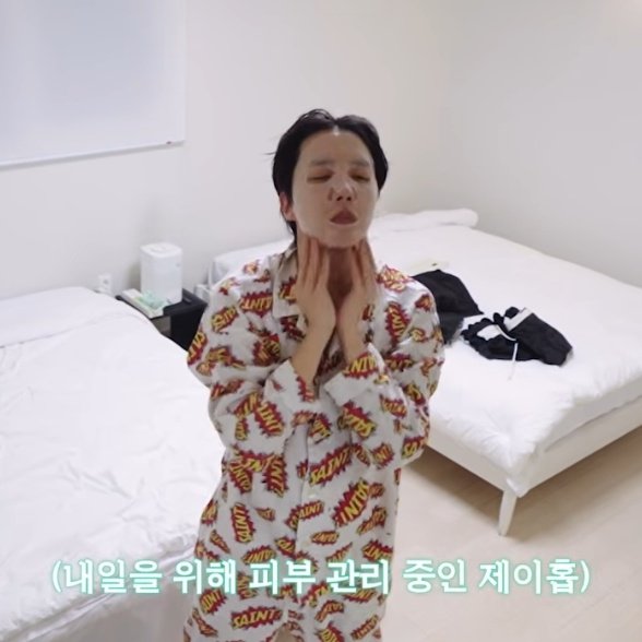 อู้ด tweet media