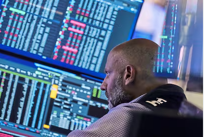 NoticiasEcon's tweet photo. 💹 Riesgo país a la baja y acciones argentinas con subas selectivas impulsadas por el salto del petróleo, en una jornada financiera marcada por la volatilidad global. #EconomíaARG https://t.co/r0dZC5chbG
