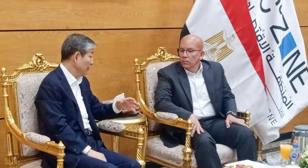 AfricaFactsZone's tweet photo. Egypt receives a Chinese delegation of major companies seeking to invest $5 billion to establish a tire manufacturing plant, wholesale trade city, factory for household products manufacturing and container terminal. https://t.co/AwPrzCPBny