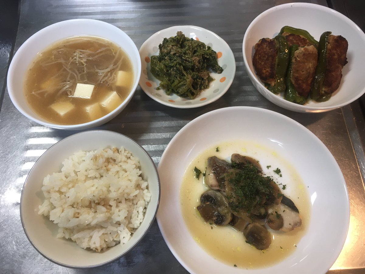 やたらう tweet media