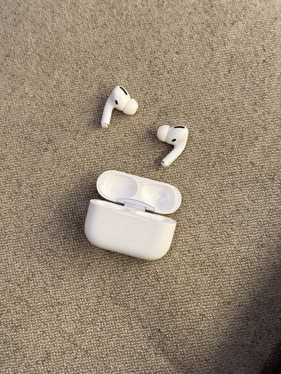 Airpods Pro 1st Gen 🏷️Ksh 10,000/= ☎️0707627623
