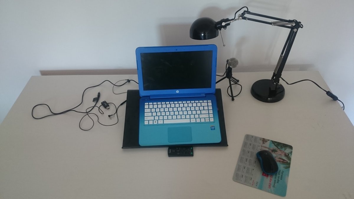 GRUWWA's tweet photo. Pierwsze studio #CPNT 🤪🤓 — może dźwięk nie dowoził, ale merytoryka zawsze top😎 https://t.co/sWJgIZV2E5