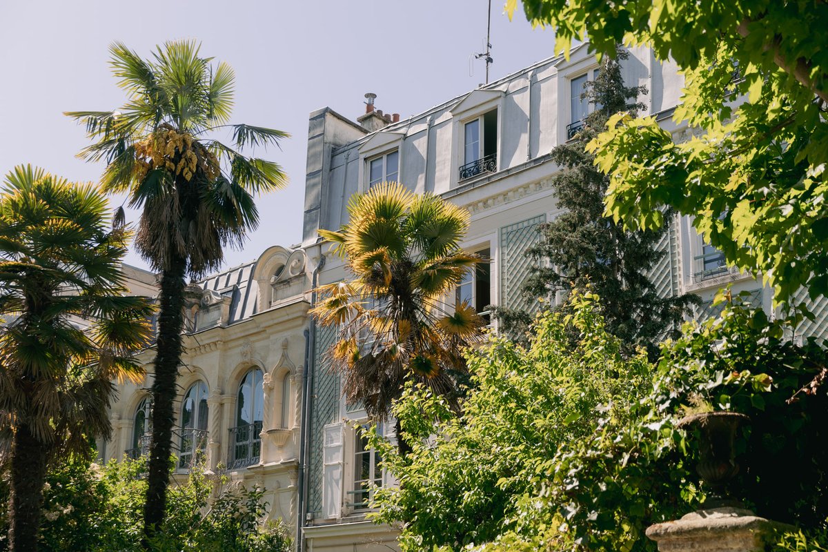 Mairie17's tweet photo. Zoom sur la Cité des Fleurs 📍

Dans le quartier des Epinettes, cette voie privée de 320m qui relie la rue Guy Môquet à la rue de la Jonquière, est un havre de paix traversé par l'Histoire et les styles architecturaux. 🍃

📸 Joséphine Brueder / Ville de Paris

#Paris17 https://t.co/XgW45nB2T6