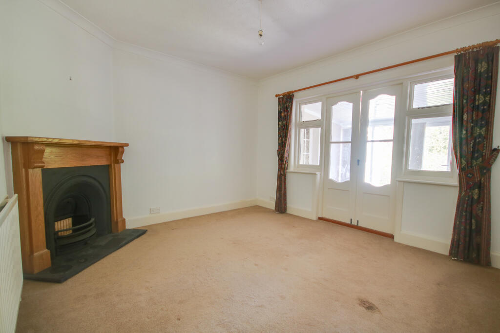 FieldPalmer's tweet image. Positioned on one of the most requested roads in #Bitterne #Southampton is this superb detached #bungalow. It is a tardis! 

🏠Info- fieldpalmer.com/properties/bit…

📲Call Field Palmer Bitterne 023 8042 2600