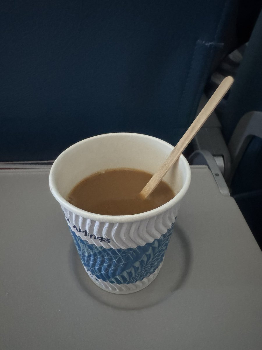 minapiyo18's tweet image. ２つ目の飛行機も

食事が出ました 笑
わかっていたら家で食べなかったのに
素敵なサービスです

#RCT
#タイランド
#フィリピン航空