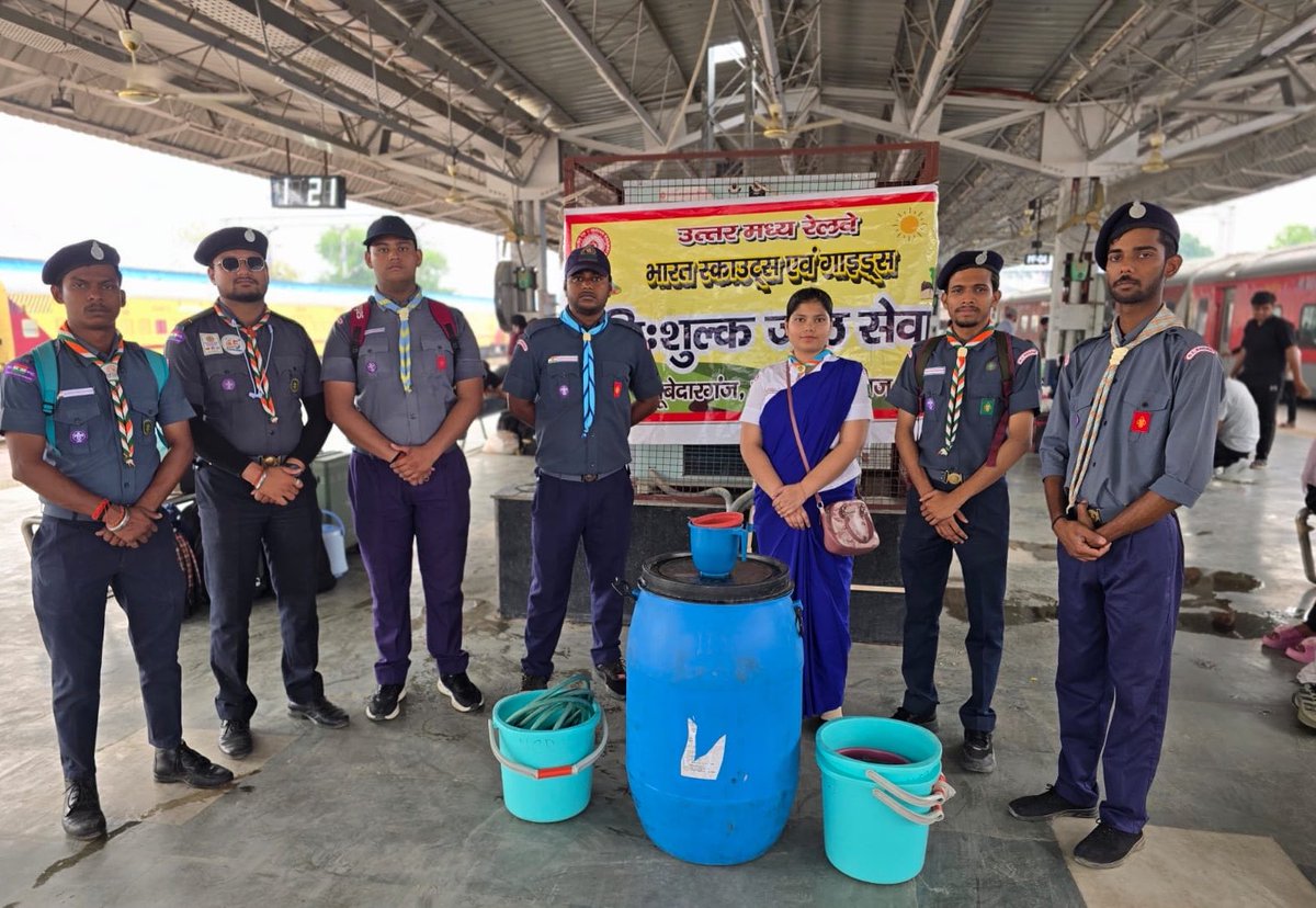 CPRONCR's tweet image. यात्रियों के लिए जल सेवा 🚆💧

सूबेदारगंज स्टेशन पर निःशुल्क पेयजल की व्यवस्था उपलब्ध कराते हुए यात्रियों को सहज एवं सुविधाजनक यात्रा का अनुभव प्रदान किया जा रहा है।

#Subedarganj #SaveWater #NCRailway #JalSeva