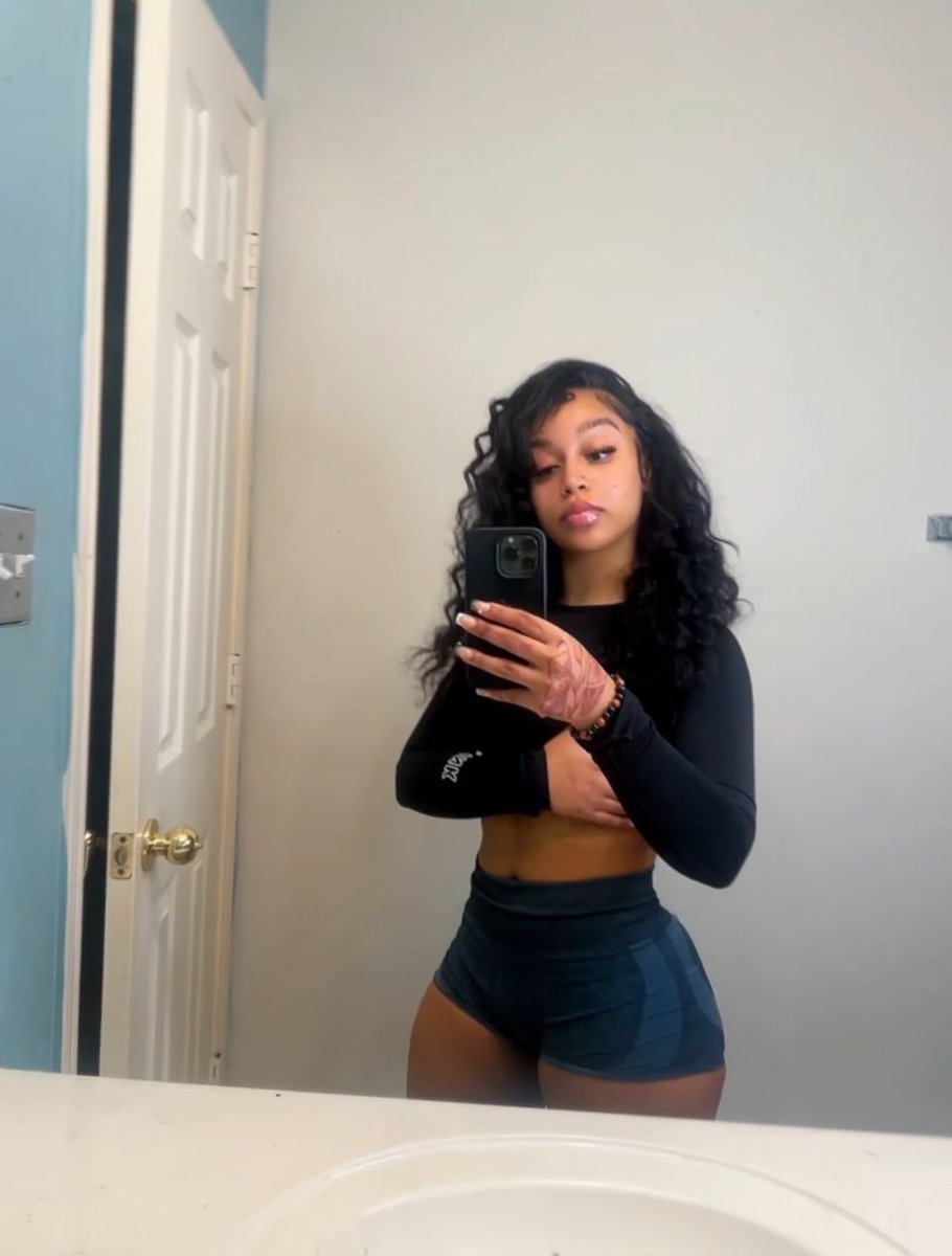 Kayla tweet media
