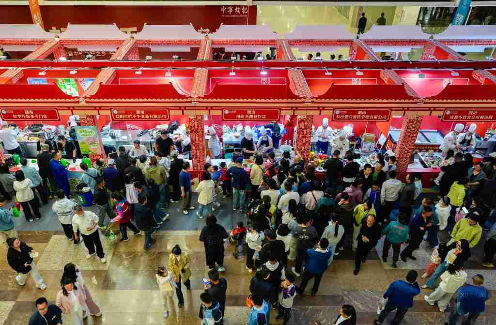 thandojo's tweet image. #Chinese #cuisine #carnival held in #China's Ningxia