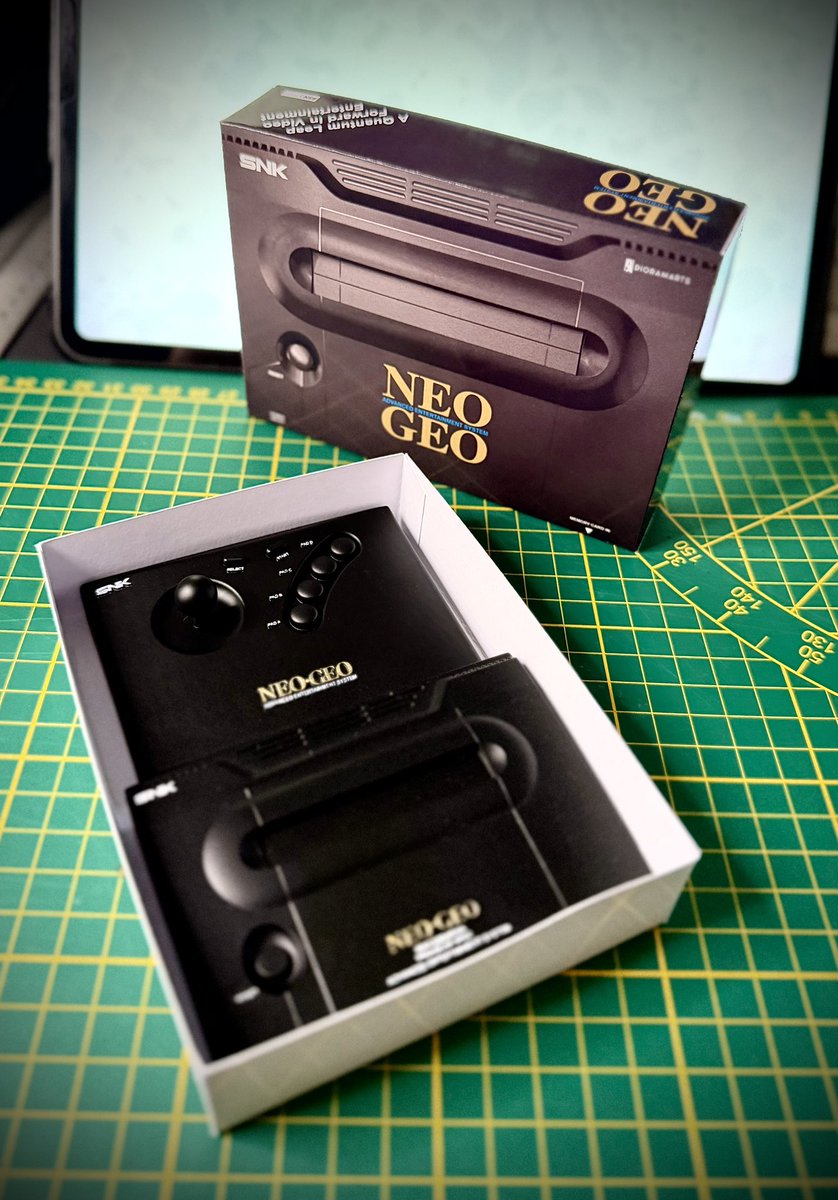 Retrographiks88's tweet image. Et voilà ! Pour un proto, c’est pas mal, je suis très très pointilleux quand je produit un item mais là je suis satisfait à…90% 😍

#NeoGeo #handmade