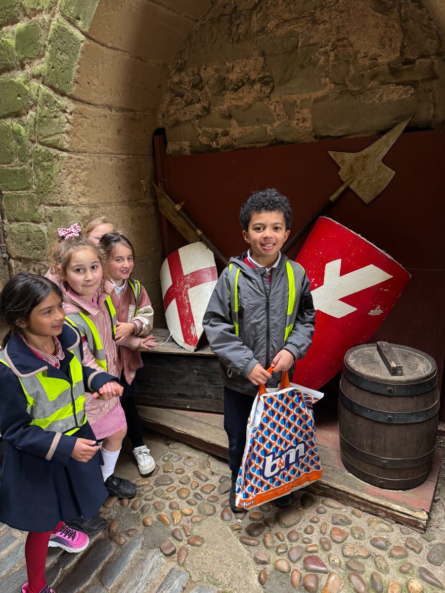 BraminghamP's tweet image. On Tuesday Year 2 enjoyed their trip to Warwick Castle and learnt lots of new information! They had a great time and are now writing a report about their trip.🏰
#warwickcastle
#MakingMemories