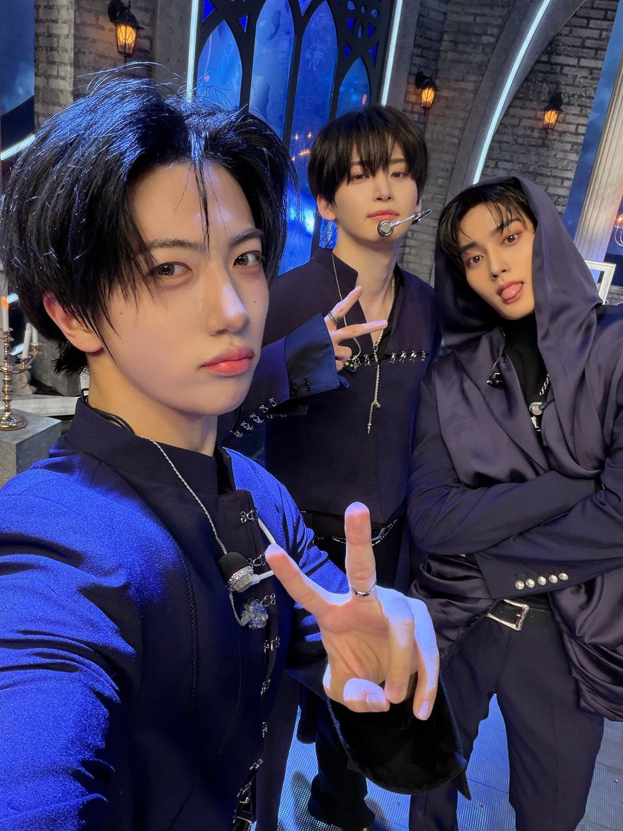 설 tweet media