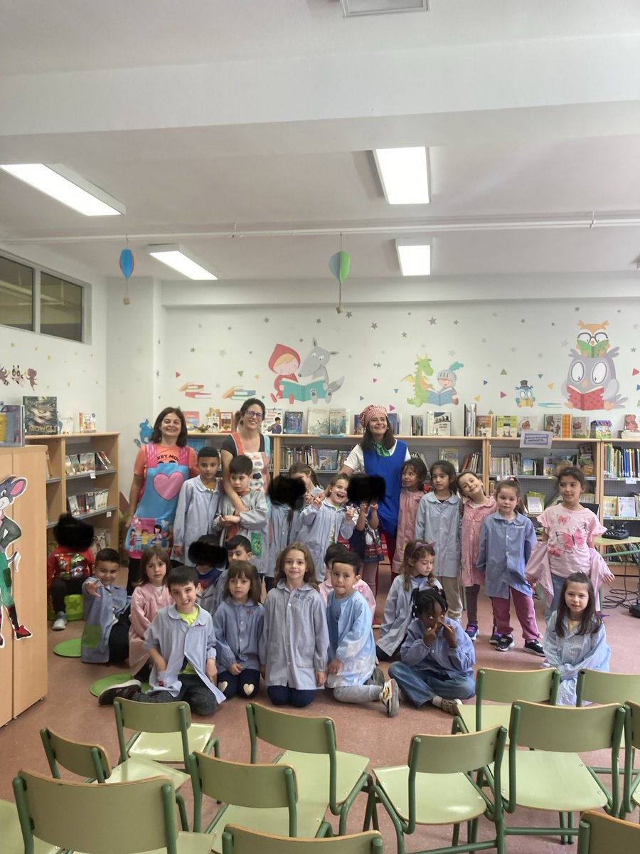CEIPGdB's tweet photo. CUENTACUENTOS para celebrar el Día del libro. Los alumnos de infantil y del 1º y 2º EP han disfrutado de una maravillosa actuación en nuestra biblioteca por parte de @zolopotroko gracias Núria por tu magnífica puesta en escena. Y gracias a Antonio @grupoanaya por gestionarlo https://t.co/OoO7lB0XUQ