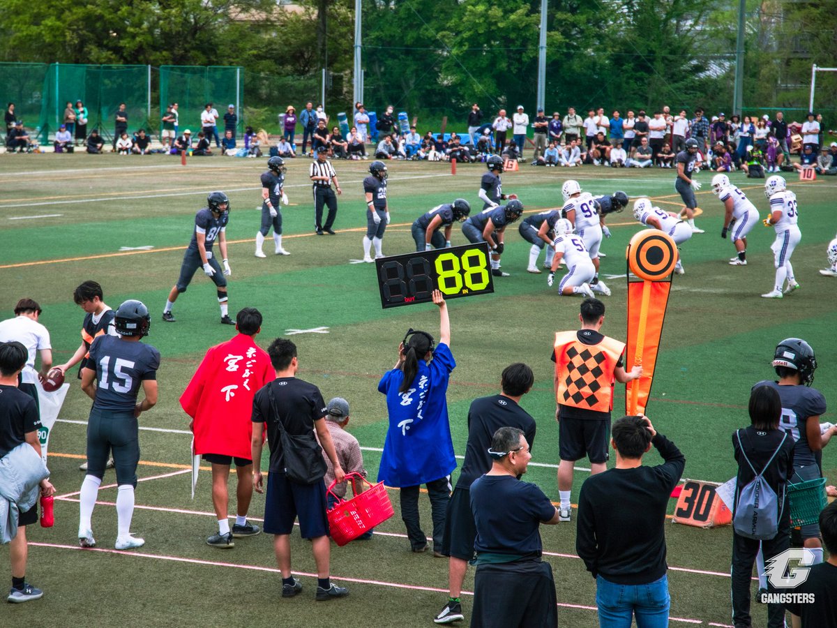 KyotoU_Football's tweet photo. 【シグナラー法被】
弊部OBであり、京ごふく宮下を営まれる宮下様より、シグナル(サイン出し)用の特製法被3着をご寄贈いただきました。
#Happi #Kyoto #AmericanFootball #JapaneseCulture #FujinomoriShrine #Tradition #HandDyed #JapanFootball #VisitKyoto #EastMeetsWest #Football #Kyoto https://t.co/TcVPwFasfE
