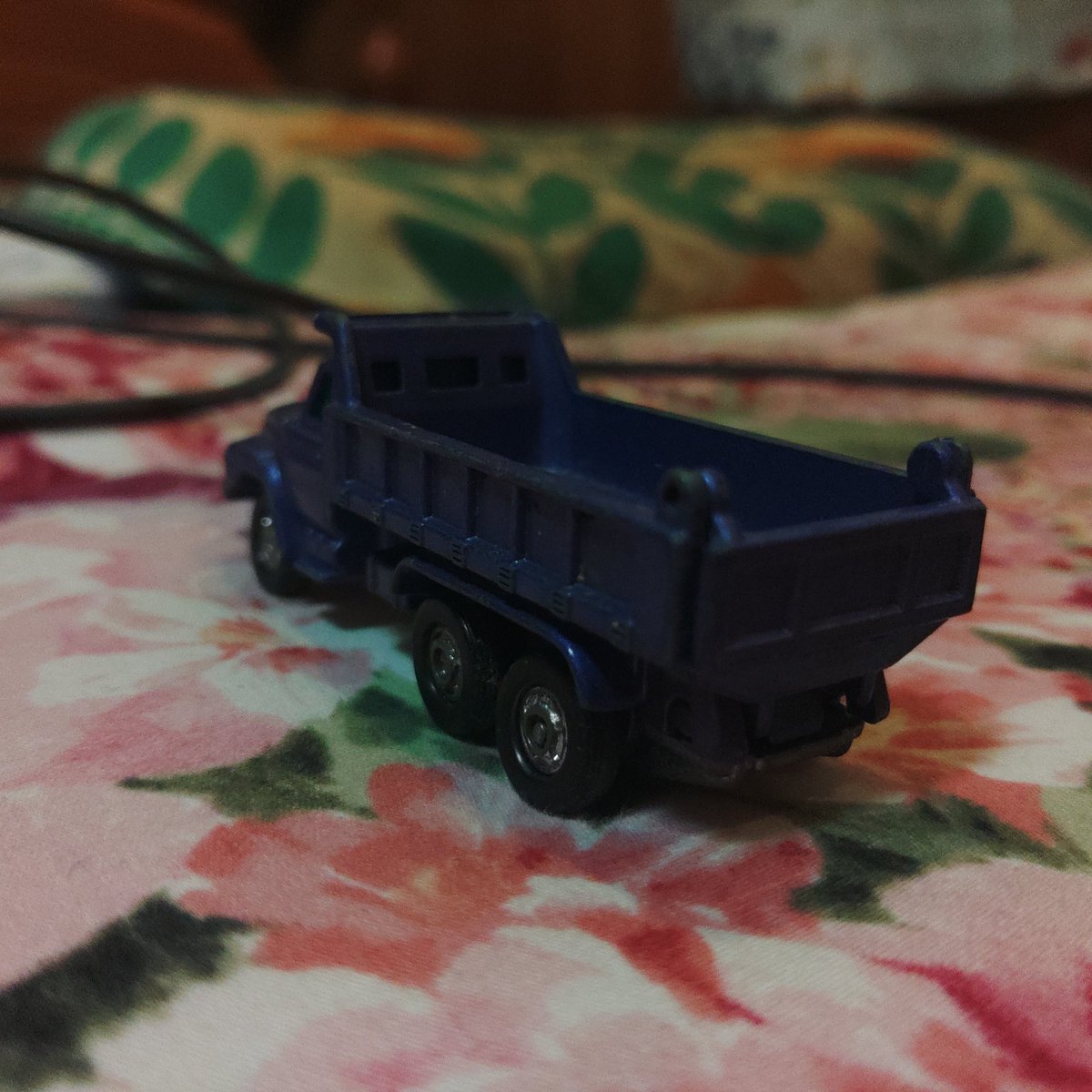 KtbcTakuma's tweet image. #トミカ
#トラック野郎
#旧車
開けてみた
いや～・・・　渋い！！　渋すぎる！！✨
メッキ剥げや、若干の錆び具合がかえって渋さを増させ、めちゃくちゃ渋くなってます！✨
今も、一部地域では実車があるとか・・・