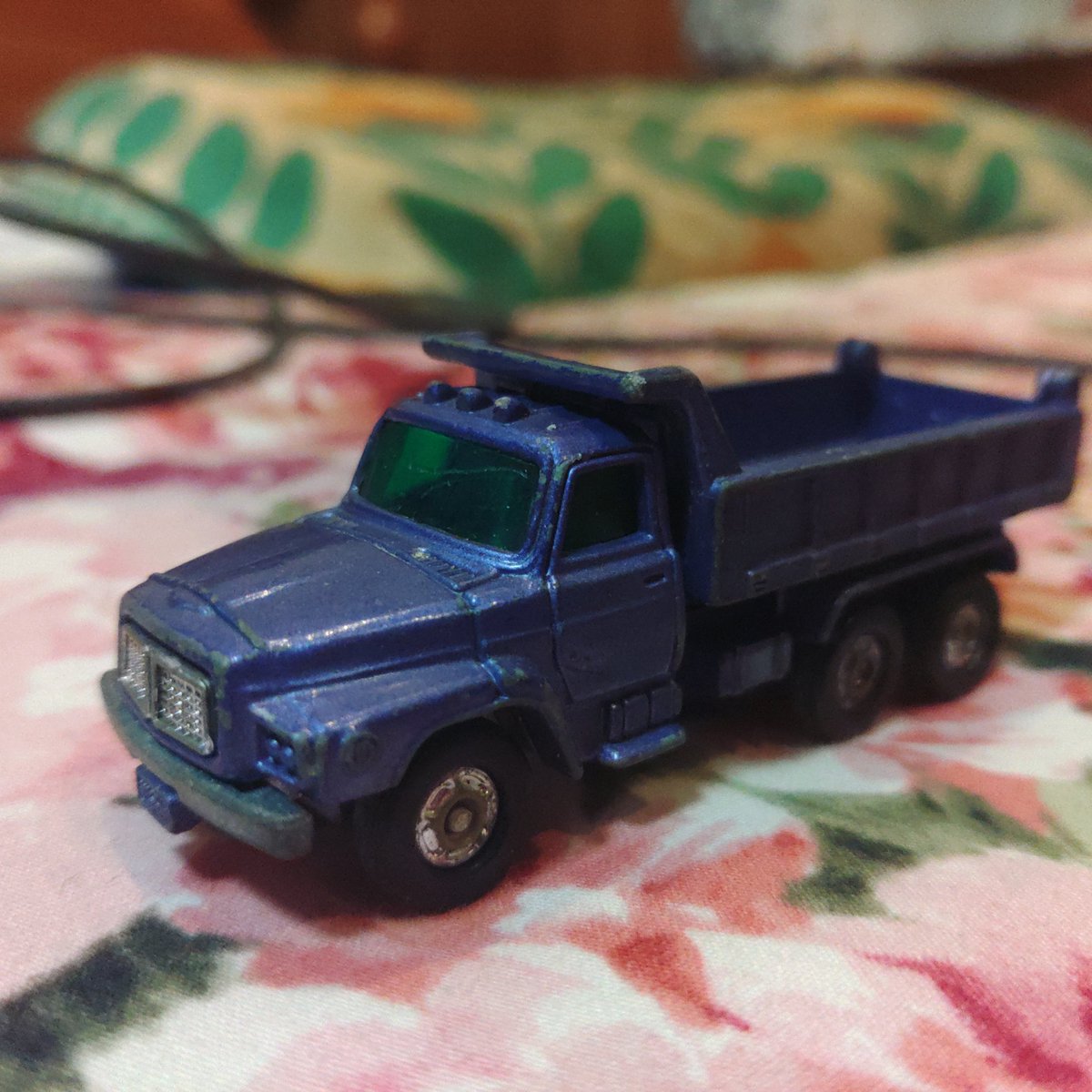 KtbcTakuma's tweet image. #トミカ
#トラック野郎
#旧車
開けてみた
いや～・・・　渋い！！　渋すぎる！！✨
メッキ剥げや、若干の錆び具合がかえって渋さを増させ、めちゃくちゃ渋くなってます！✨
今も、一部地域では実車があるとか・・・