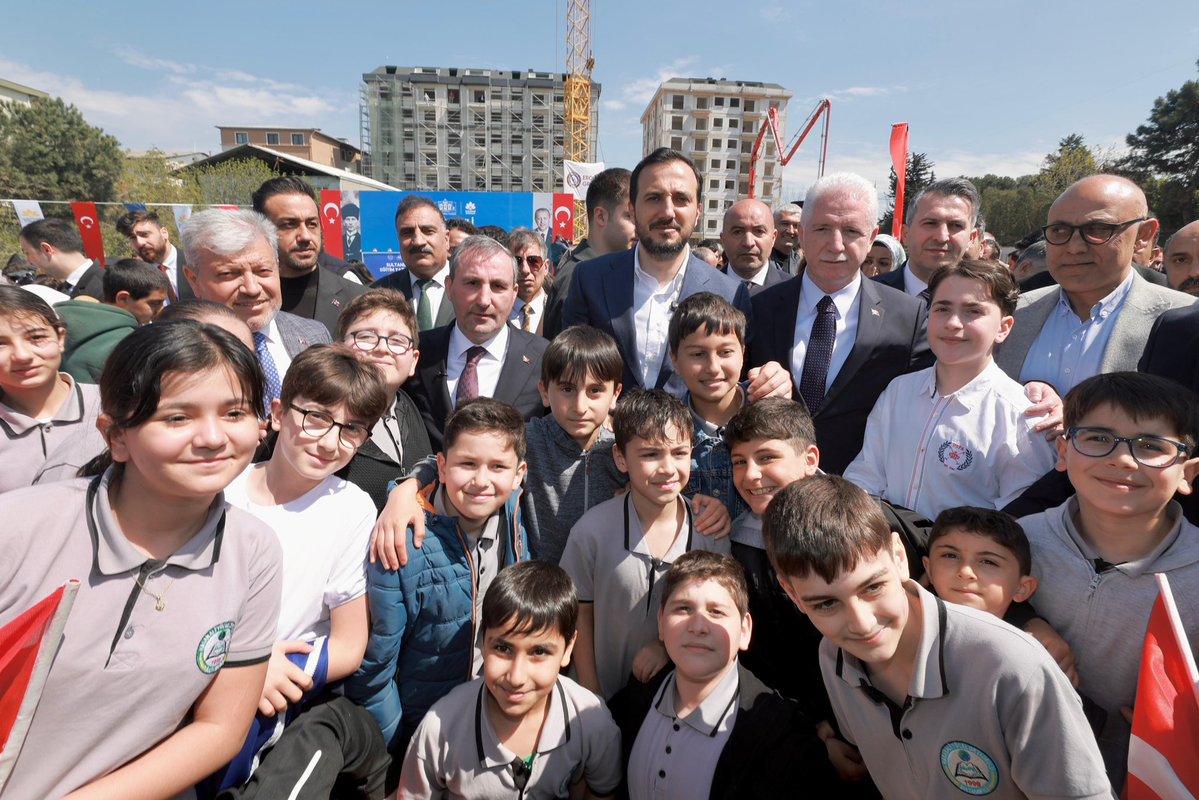 Sultanbeyli Eğitim Yatırımları Temel Atma Törenimizi büyük bir coşkuyla gerçekleştirdik. 

🏫 Mehmet Akif İlkokulu
🏫 Mehmet Akif Ortaokulu
🏫 Akşemsettin İlkokulu

32 derslikli 3 yeni okulumuz ile;
çocuklarımızı daha donanımlı eğitim imkanlarıyla buluşturuyor, geleceğimize güçlü