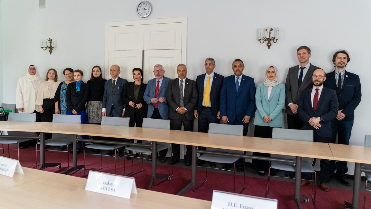 PISM_Poland's tweet photo. Dzisiaj w #PISM odbył się briefing dyplomatyczny z udziałem czterech ambasadorów państw Rady Współpracy Zatoki Perskiej @GCC 🇦🇪 🇸🇦 🇶🇦 🇰🇼 poświęcony bieżącej sytuacji w regionie.

Dyskutowaliśmy o konsekwencjach wojny w Iranie dla architektury bezpieczeństwa na Bliskim Wschodzie, o implikacjach gospodarczych dla świata i Europy oraz o roli, którą może odegrać 🇵🇱

-------
Today, #PISM hosted a diplomatic briefing featuring ambassadors from four Gulf Cooperation Council @GCC member states 🇦🇪 🇸🇦 🇶🇦 🇰🇼 focused on the current situation in the region.

We discussed the consequences of the war in Iran for the Middle Eastern security architecture, the economic implications for the world and Europe, and the role that Poland can play.