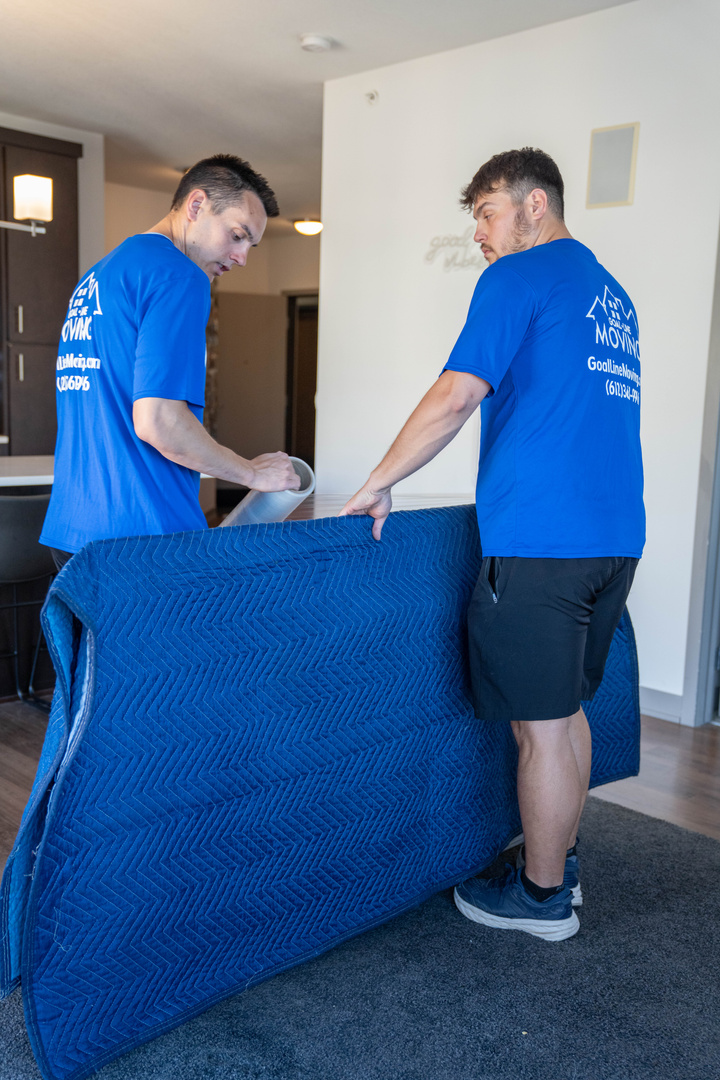 GoalLineMoving's tweet image. Don't sweat the heavy stuff. 🦾 Our crew is on-site and ready to wrap, pack, and move your belongings with total precision. Professional protection for a smooth transition.

Get your quote here: goallinemoving.com 📦

#Moving #GoalLineMoving #ProMovers #Efficiency