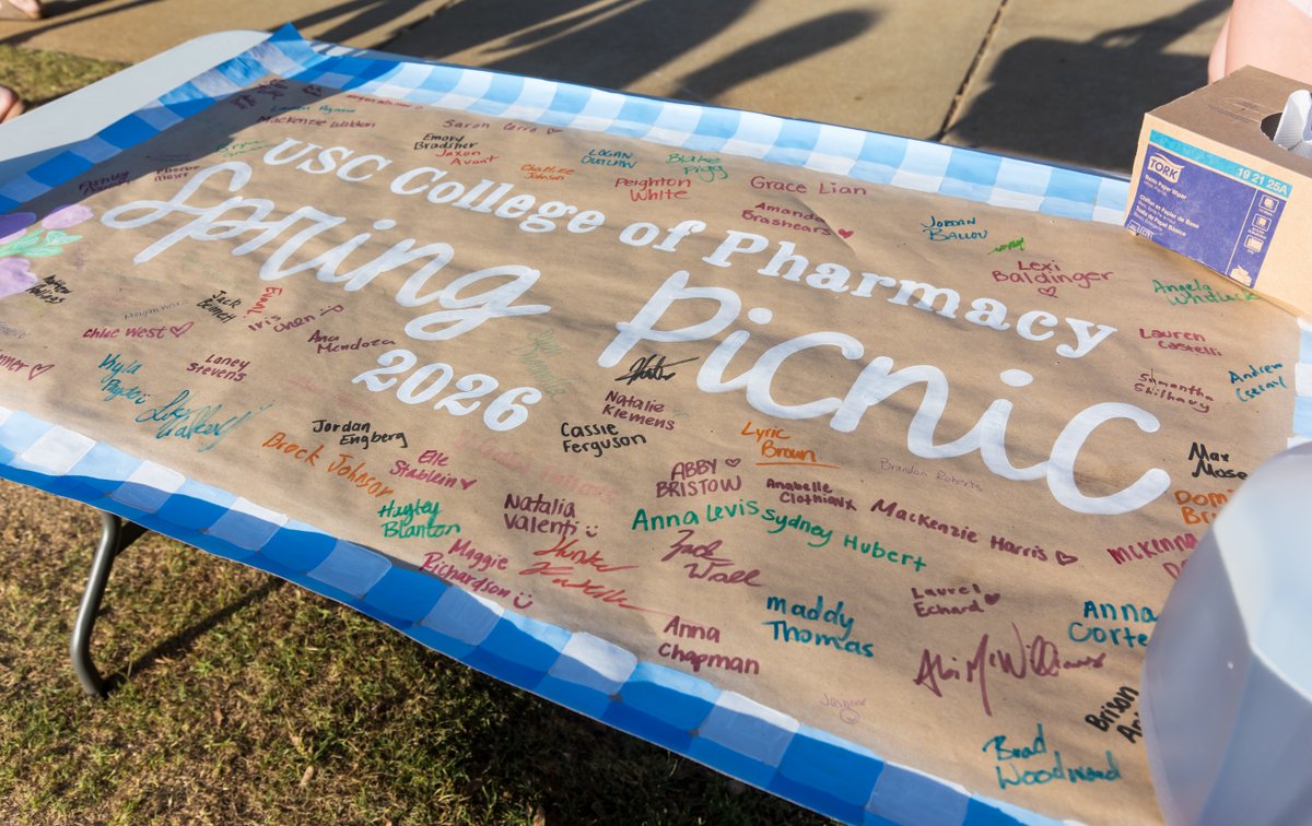 UofSCPharm's tweet photo. This year’s Spring Picnic was filled with great food, fun and plenty of #GamecockPharmacy spirit. As we wrap up finals, we hope these moments bring some extra encouragement to finish strong.

Thank you to @Walgreens for generously sponsoring this event &amp; supporting our students! https://t.co/mqqmYflgmN