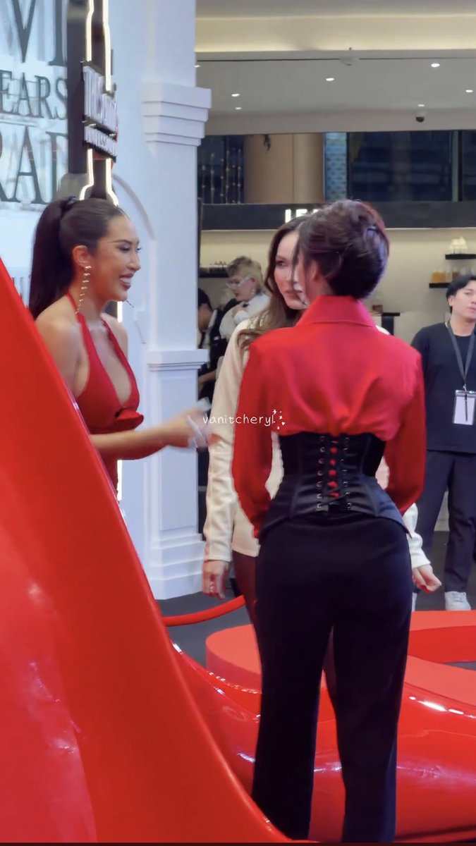 𝙃𝙖𝙡𝙡𝙤𝙬 tweet media