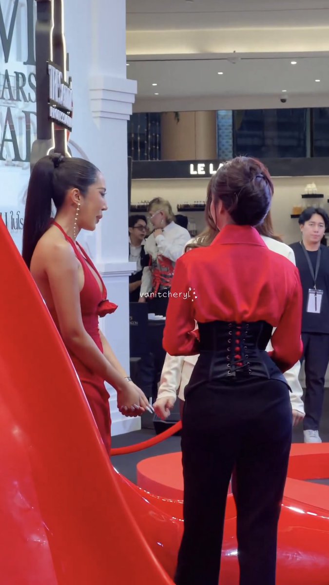 𝙃𝙖𝙡𝙡𝙤𝙬 tweet media